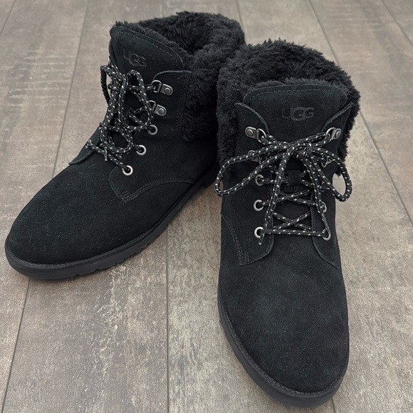 NWOT UGG Romely Heritage Lace-up Suede Boot, size 10 - Picture 2 of 12